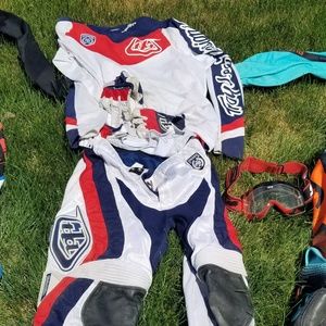 Troy lee riding gear, goggles and gloves